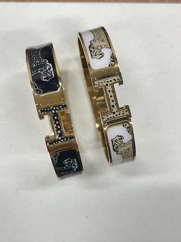Bangle-Caselinn pattern size 16-17