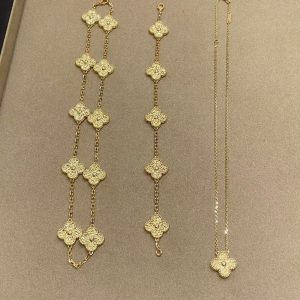 hammered bracelet/necklace/earing)