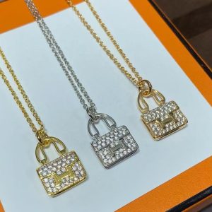 Caselinn bag necklace