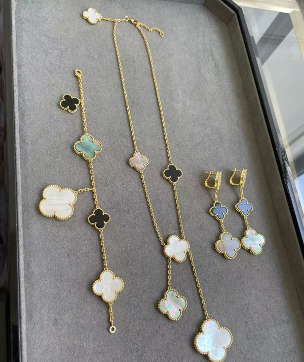Gray flower  (bracelet/necklace/earing)