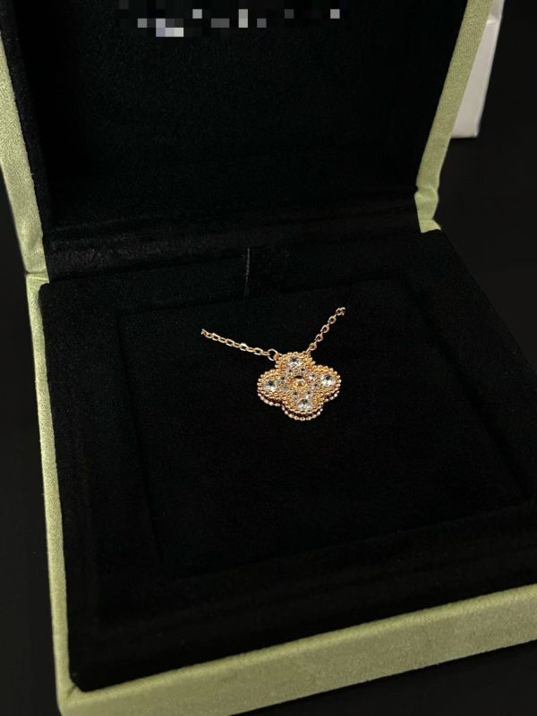 1 flower necklace stone