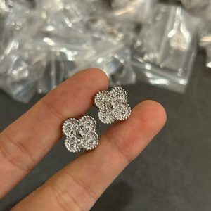 earing stone